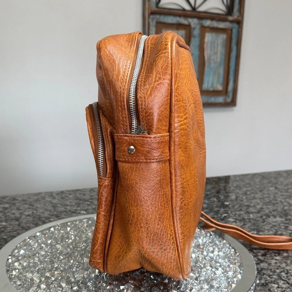 World Traveler Vintage tan Leather locking Bag